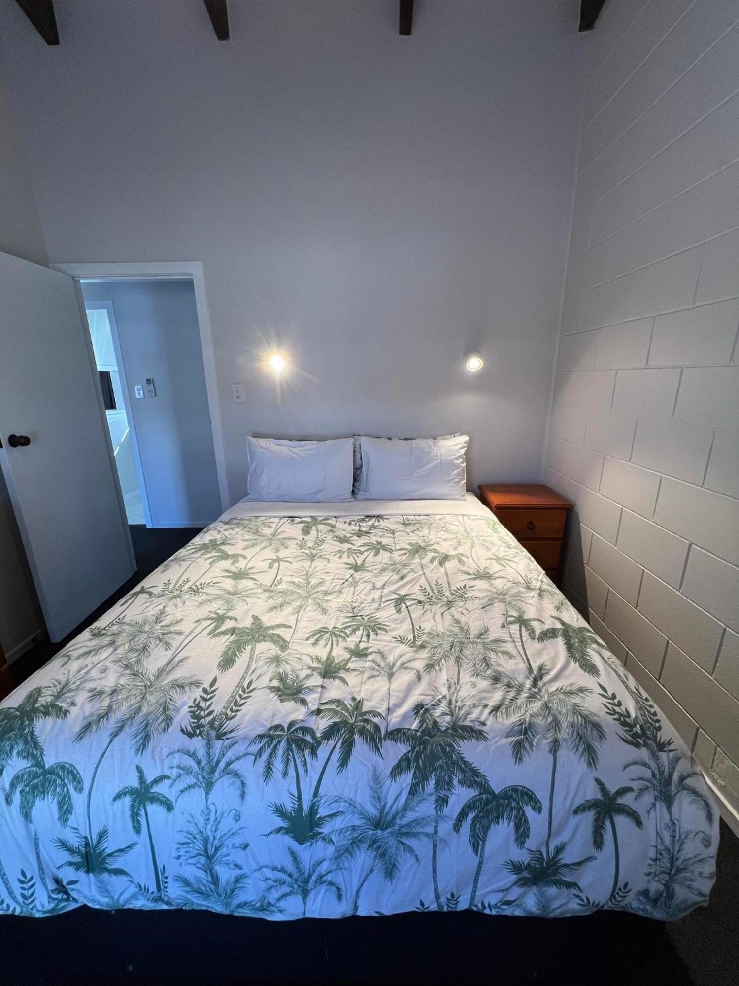 Hamilton Sunrise Motel Экстерьер фото