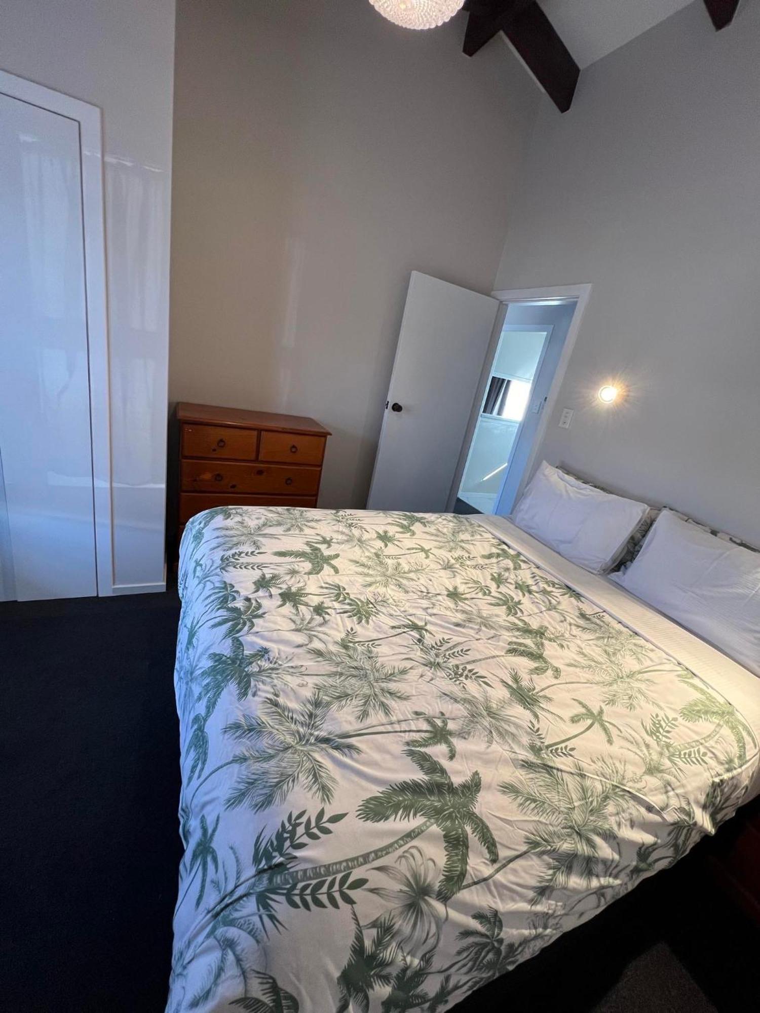Hamilton Sunrise Motel Экстерьер фото